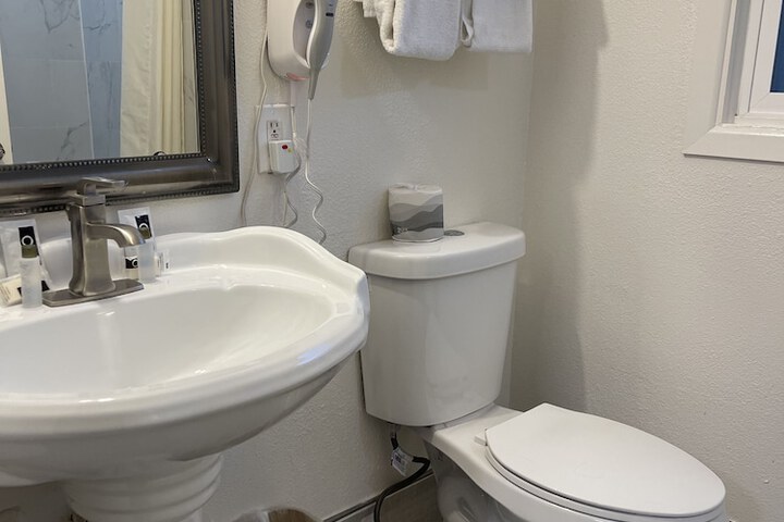 Room 7 of 27
