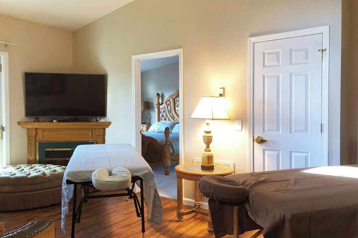 Grand Wood Suites