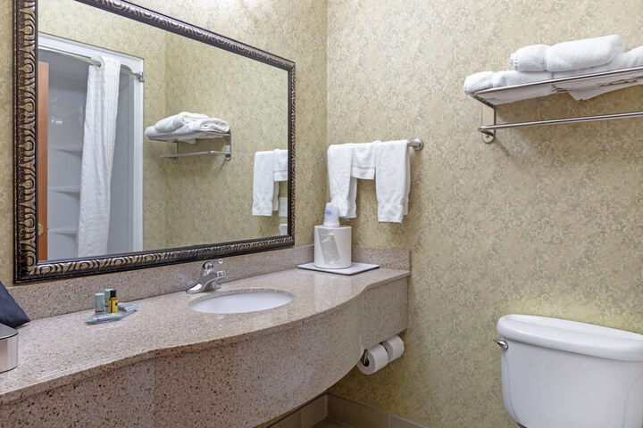 Best Western Plus Bradbury Inn & Suites