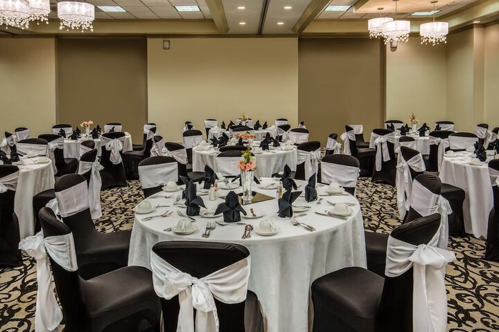 Ballroom/Hall 93 of 95
