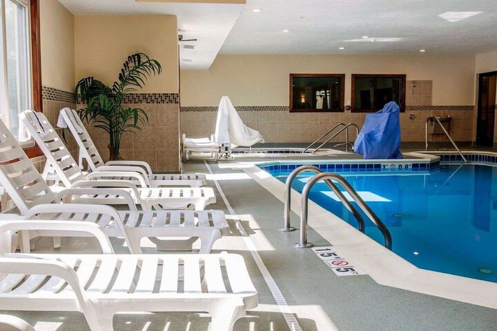 Comfort Suites Benton Harbor - St. Joseph