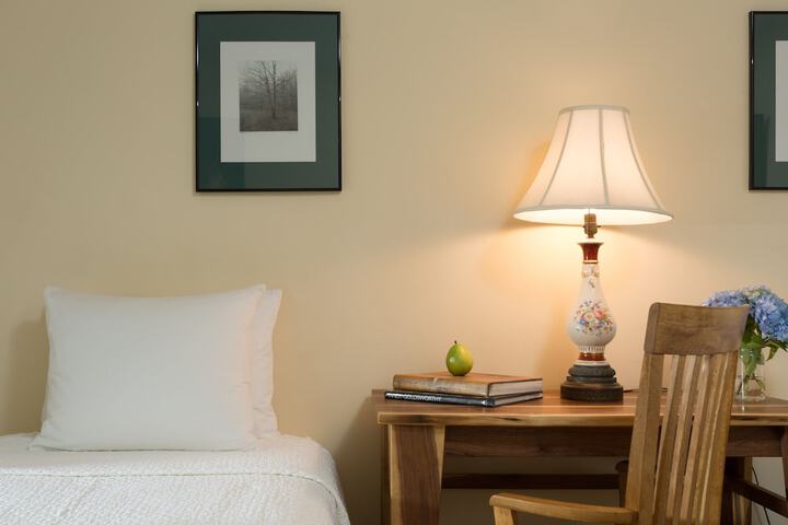 The Woodstock Inn on the Millstream