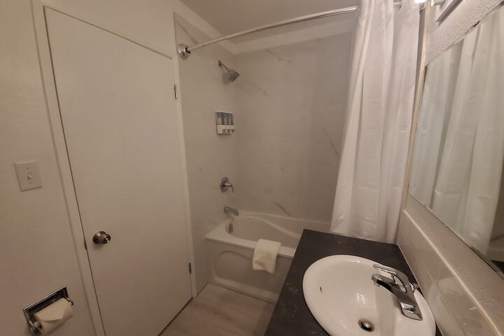 Room 37 of 86