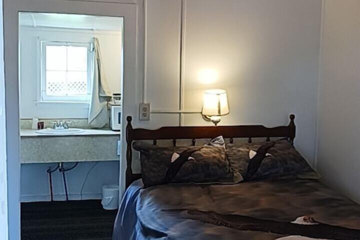 Room 33 of 114