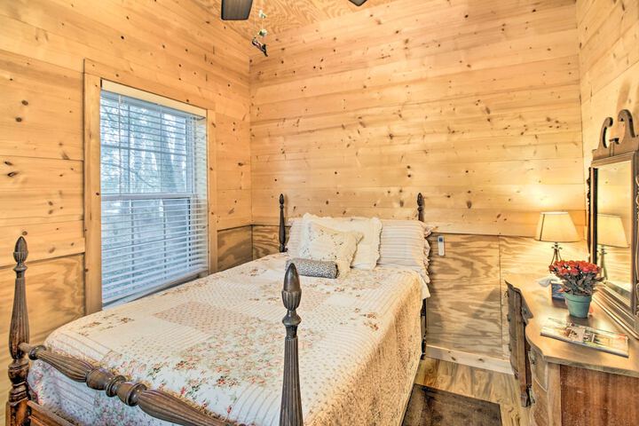 Secluded Santee River Island Retreat w / Dock!