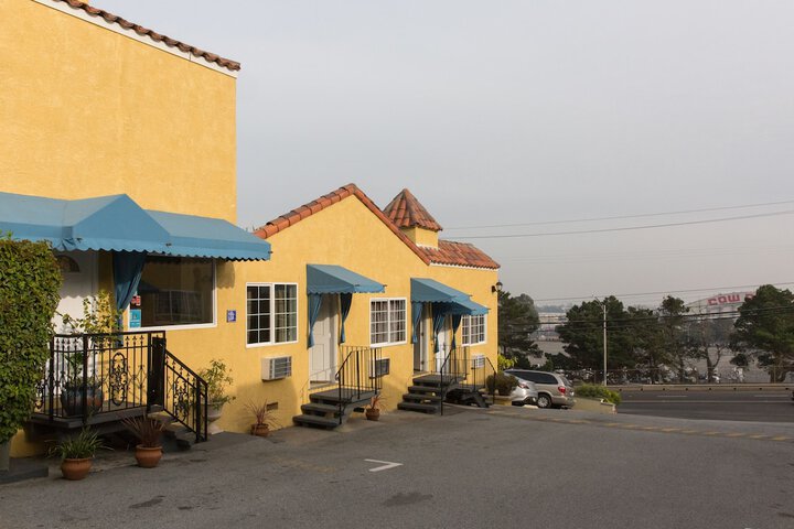 Alpine Inn & Suites