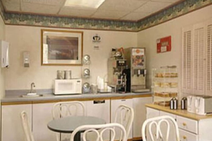 Breakfast/Coffee Service 4 of 5