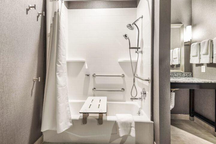 Holiday Inn & Suites Silicon Valley - Milpitas by IHG