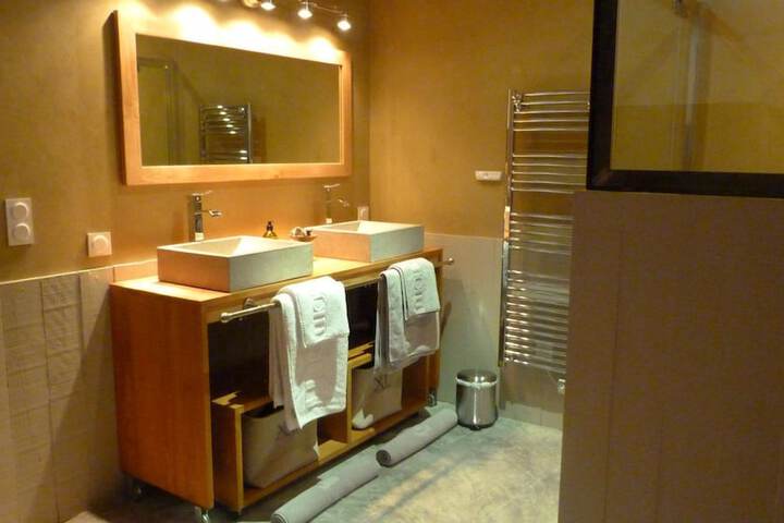 Room 10 of 14