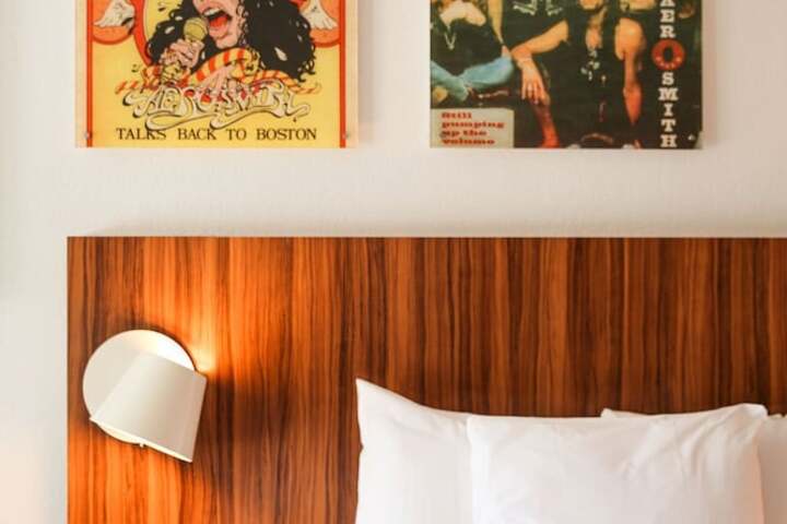 Room 43 of 65
