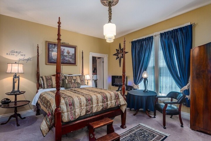 Room 40 of 74