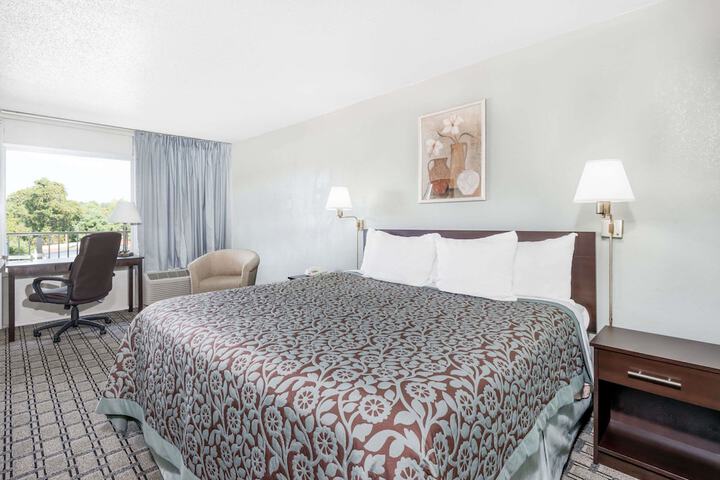 Room 9 of 20