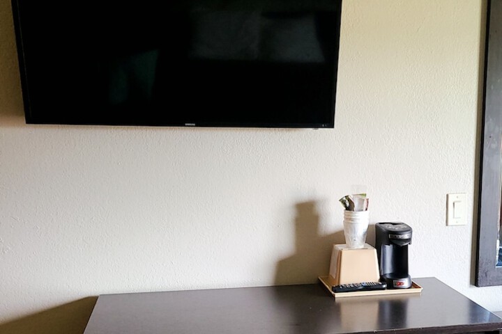 Room 8 of 16