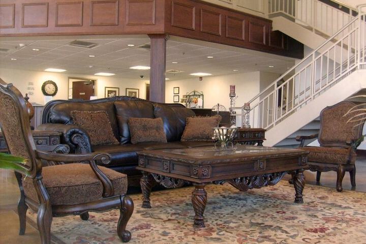 Heritage Inn & Suites
