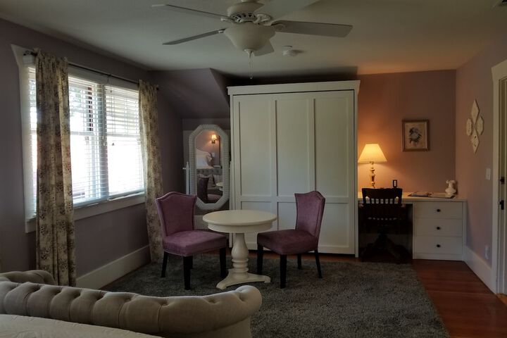 Room 8 of 12