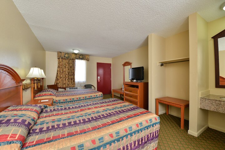 Room 11 of 16