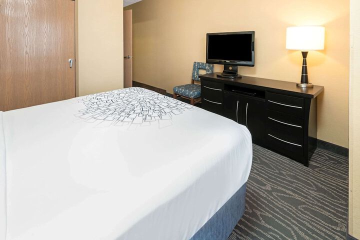 La Quinta Inn & Suites by Wyndham Logan