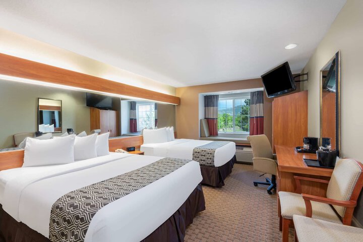 Room 8 of 28