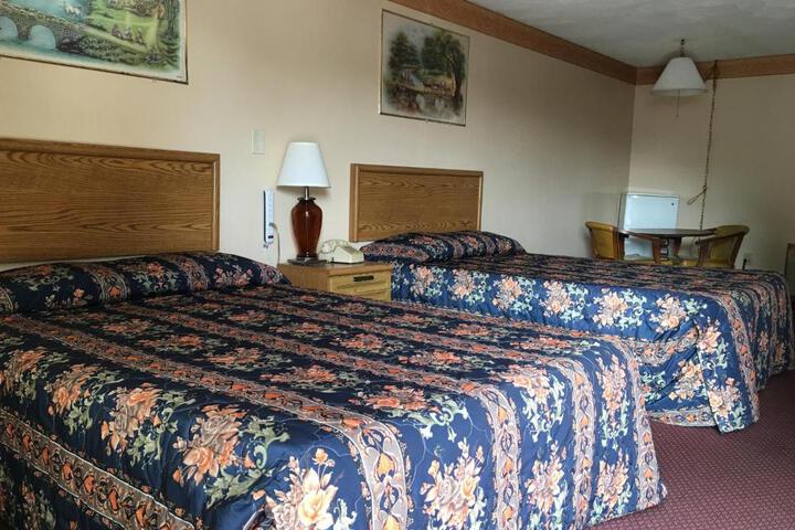 Knotty Pine Motel