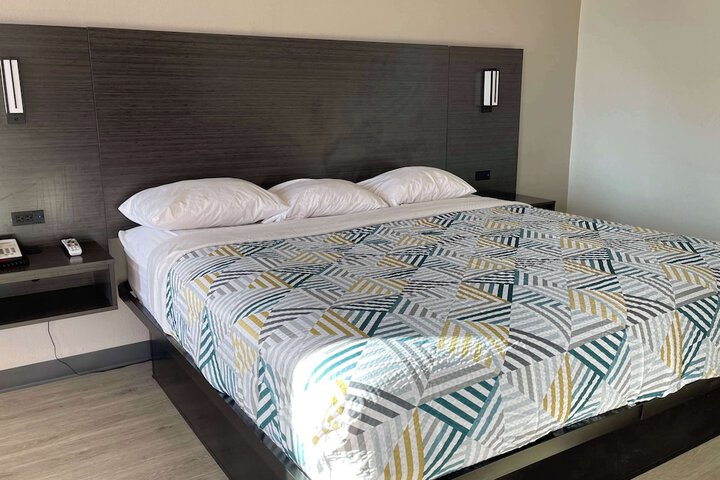 Room 11 of 15
