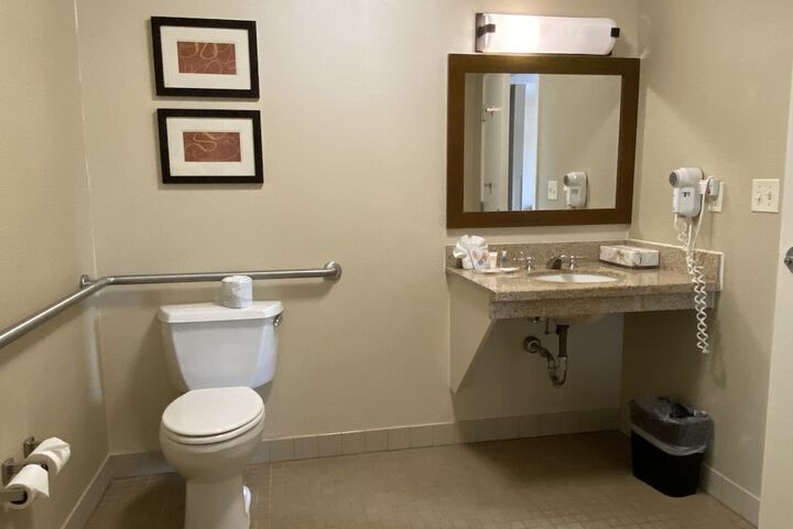 Room 34 of 43