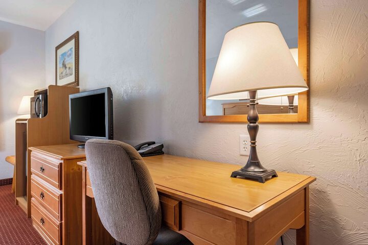 Room 18 of 25