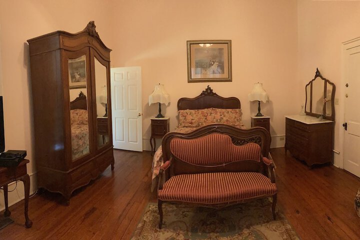 Room 7 of 33