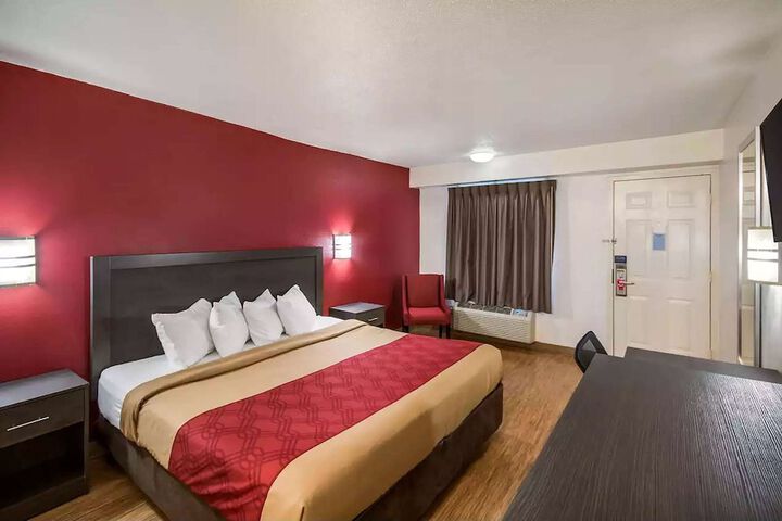 Room 8 of 13