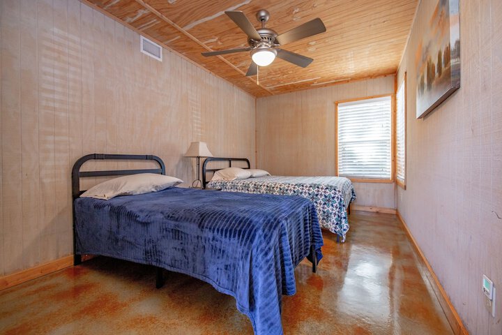 Room 25 of 85