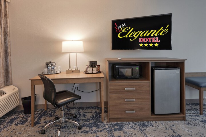 Room 9 of 14