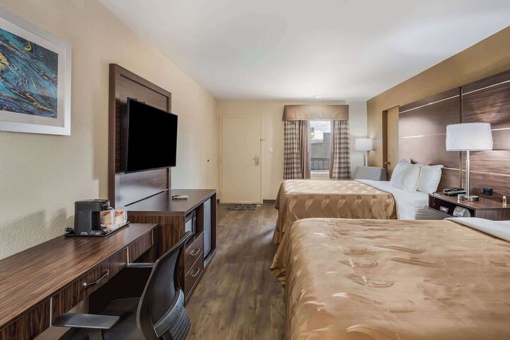Room 32 of 48
