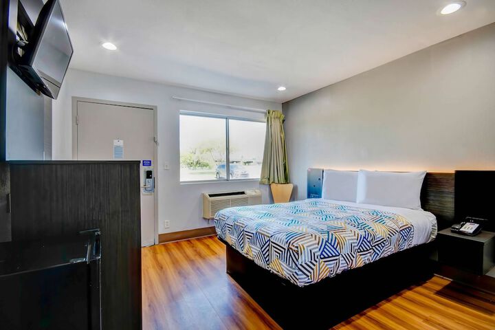 Room 9 of 29