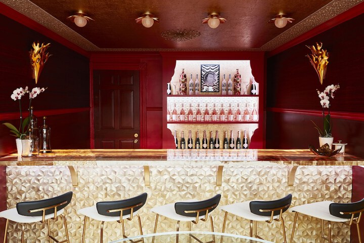 Lounge 67 of 75