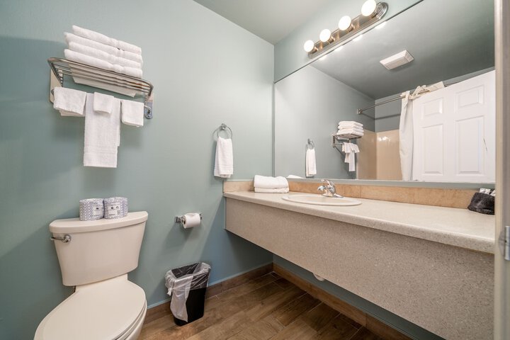 The Hamilton - Lakefront & Studio Suites Hot Springs