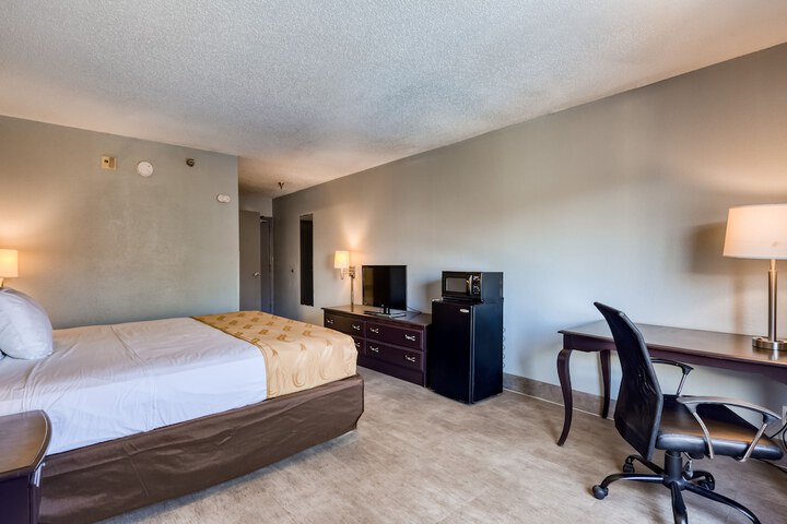 Room 21 of 32