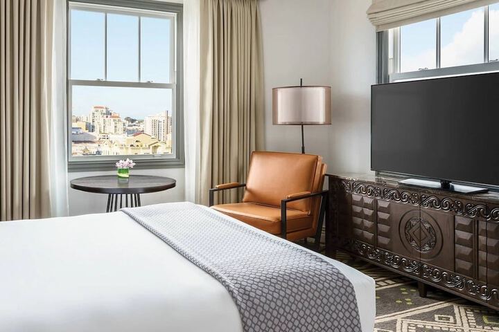 Room 35 of 106