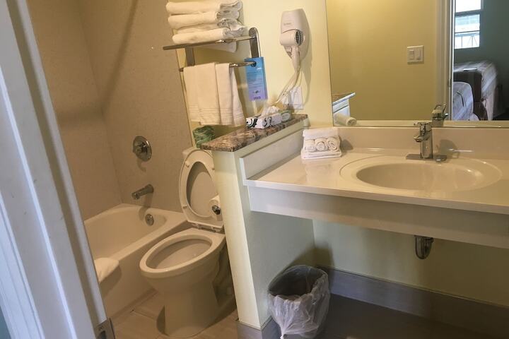 Room 7 of 24