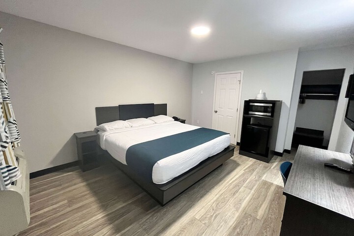 Room 7 of 17