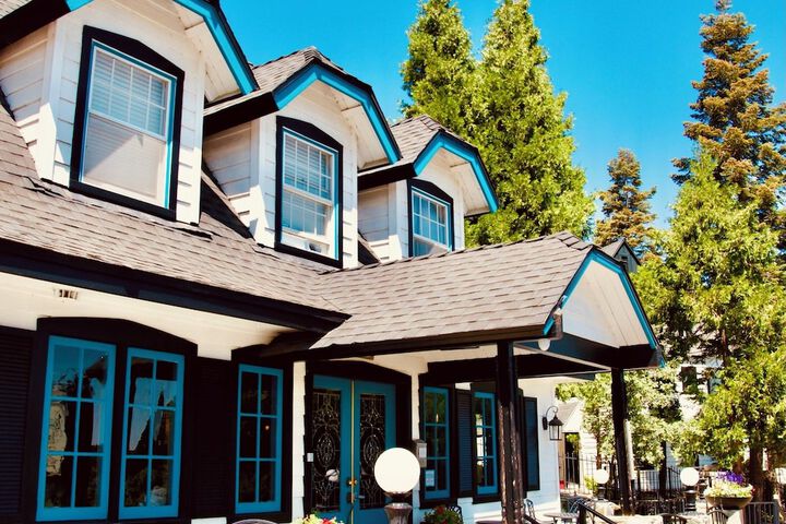 Arrowhead Lake Inn