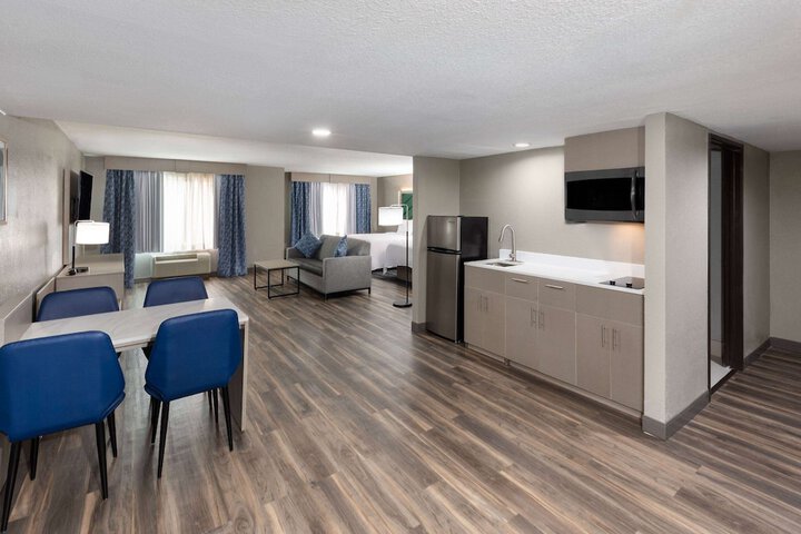 Wingate by Wyndham Sulphur Near Lake Charles