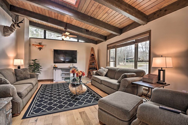 Indian Lake Retreat w / Wet Bar & Covered Deck