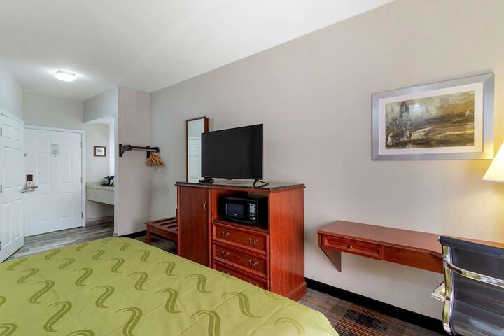 Room 17 of 38