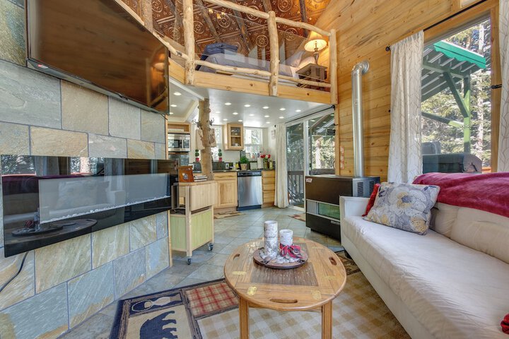 Idaho Springs Cabin w / Hot Tub on Half Acre!