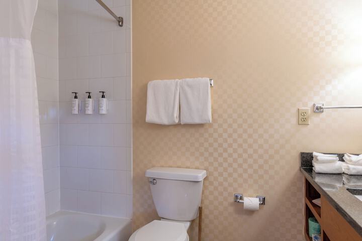 Port Inn and Suites Portsmouth an Ascend Collection Hotel