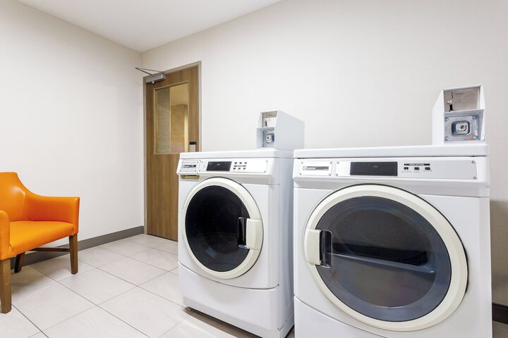 Holiday Inn Express & Suites Lancaster by IHG