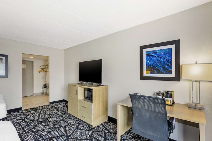 Room 12 of 50