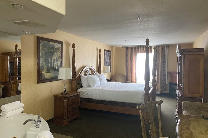Merit Hotel & Suites
