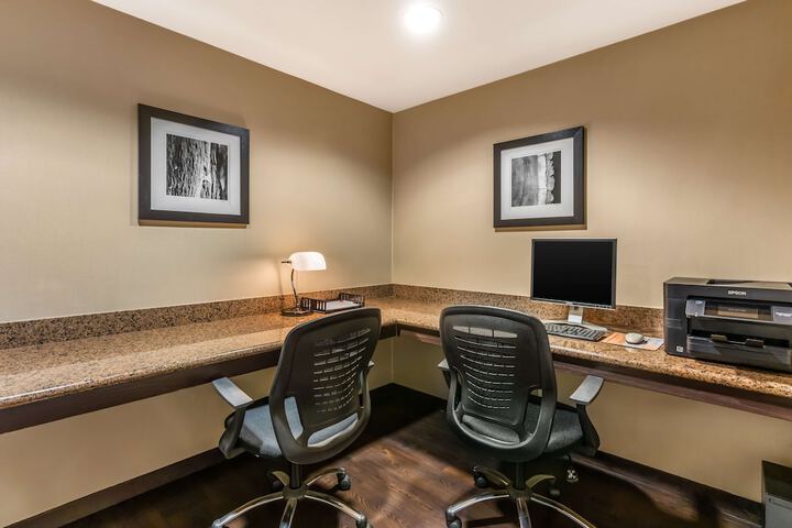 Business Center 34 of 34