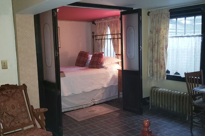 Room 70 of 76