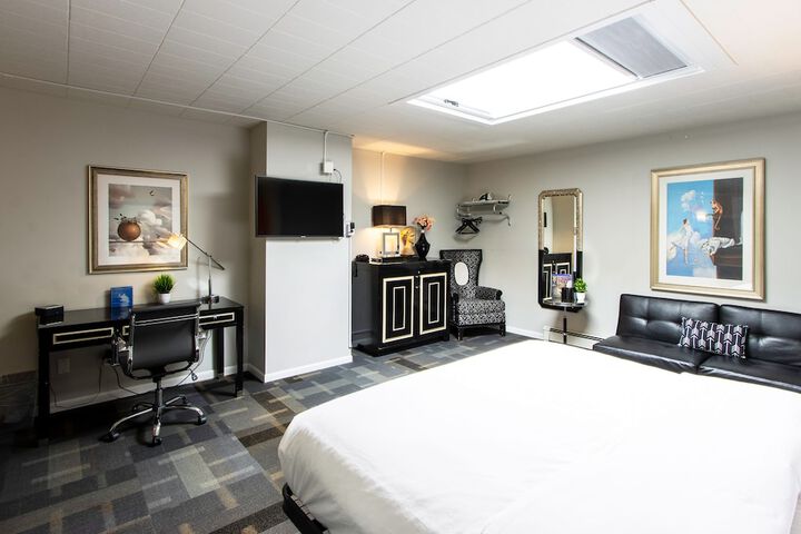 Room 44 of 49